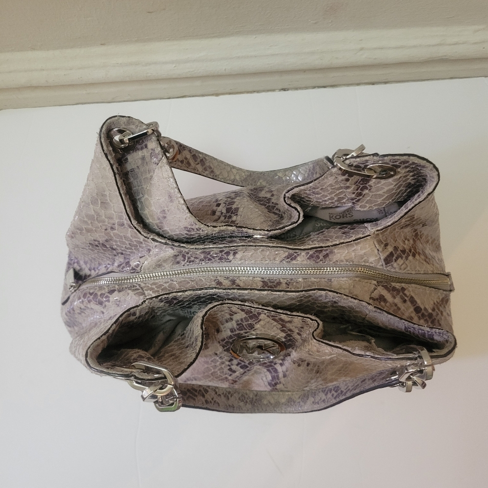 Michael Kors Lillie Large Snakeskin Slouchy Hobo Bag Like New Everyday Luxury - Picture 6 of 11